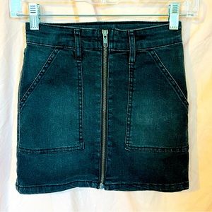 💛 Girls Dark Gray Front Zip Denim Skirt size 7/8 medium